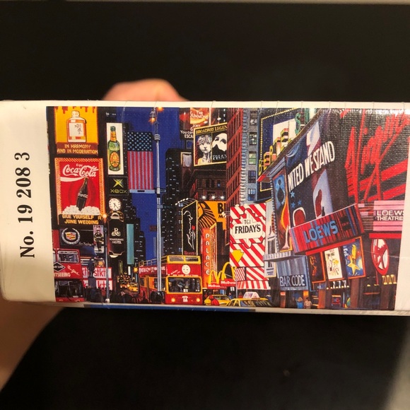 RAVENSBURGER "Times Square, NYC" 1000pc Puzzle - Picture 3 of 8